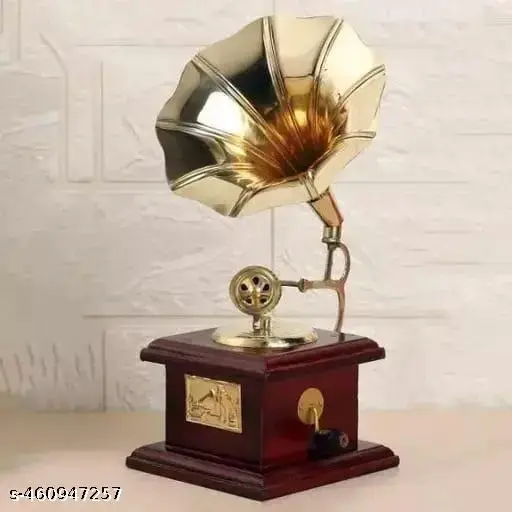 🎶 Antique Brass Gramophone Showpiece